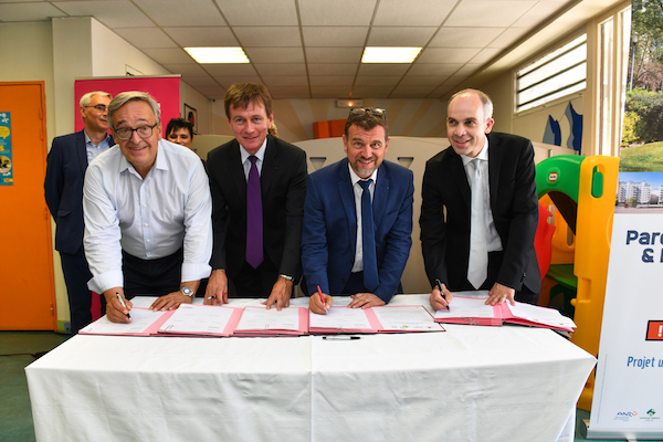 Olivier Klein, président de l’Anru, Alain Bucquet, préfet délégué de l’Essonne pour l’égalité des chances, et Francis Chouat, maire d’Evry. © Grand Paris Sud