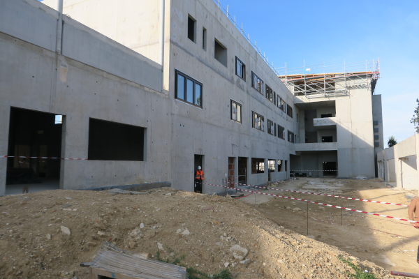Collège en construction.