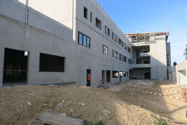 Collège en construction. 